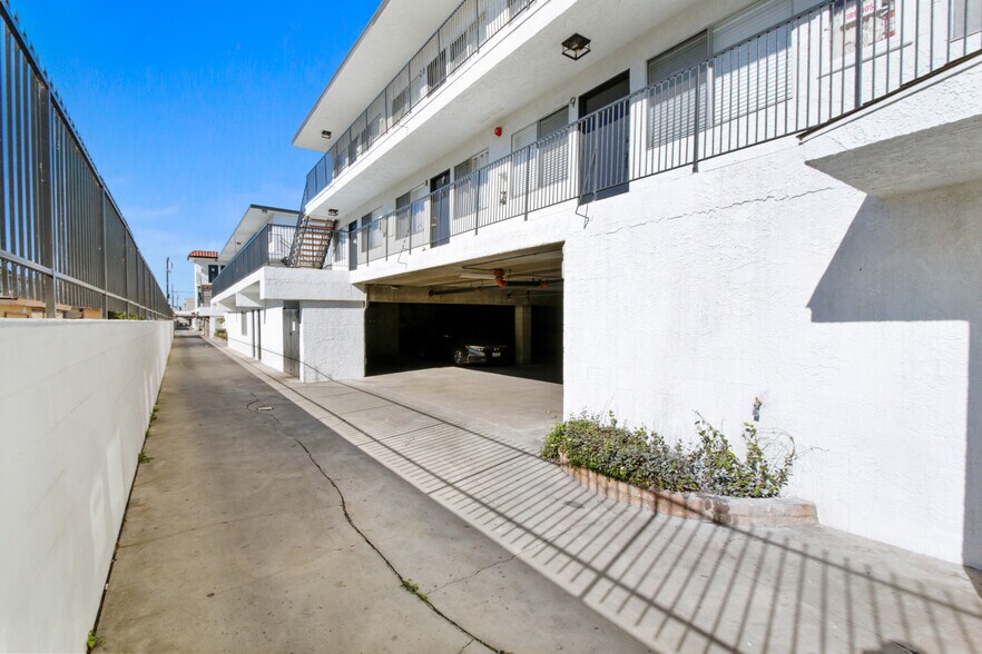 More Photos Of 14110 Yukon Ave, Hawthorne Apartments For Sale