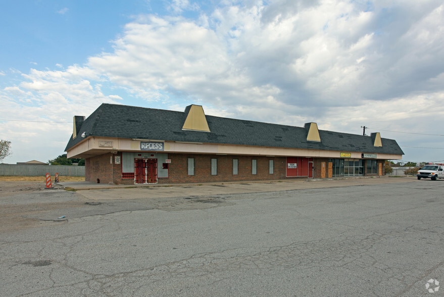 Primary Photo Of 1011 S Walton Walker Blvd, Dallas General Retail For Lease