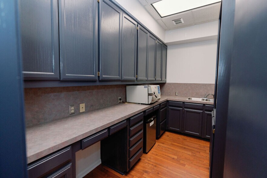 More Photos Of 2215 Midwestern Pky, Wichita Falls Medical For Lease