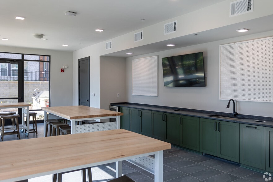 More Photos Of 930 W Mallard Creek Church Rd, Charlotte Apartments For Lease
