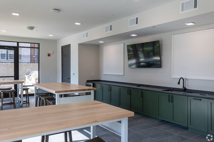 More Photos Of 930 W Mallard Creek Church Rd, Charlotte Apartments For Lease