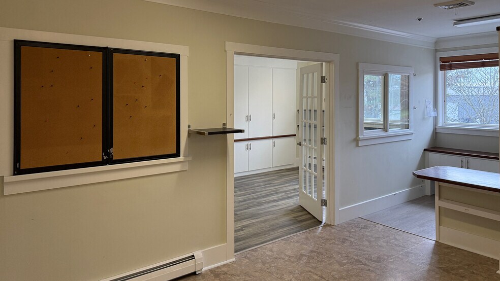 More Photos Of 376 Rt-130, Sandwich Flex For Lease