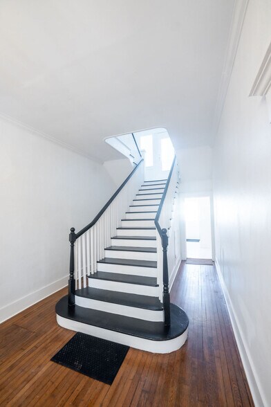 More Photos Of 306 E Victory Dr, Savannah Apartments For Sale