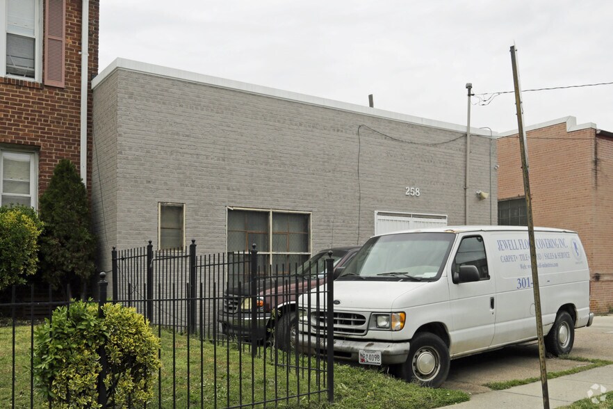 More Photos Of 258 35th St NE, Washington Warehouse For Lease