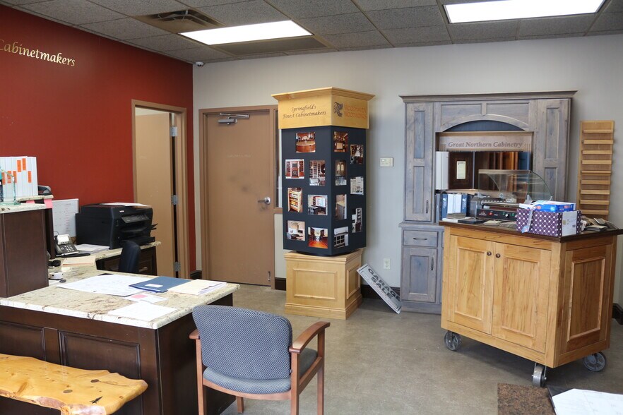 More Photos Of 3112 Normandy Rd, Springfield Warehouse For Sale