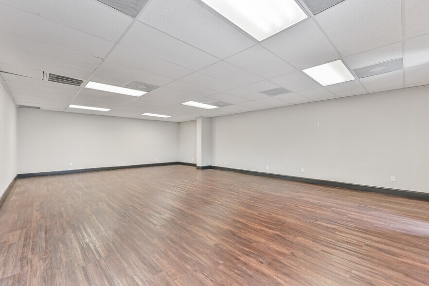 More Photos Of 512 N Friendswood Dr, Friendswood Office For Lease