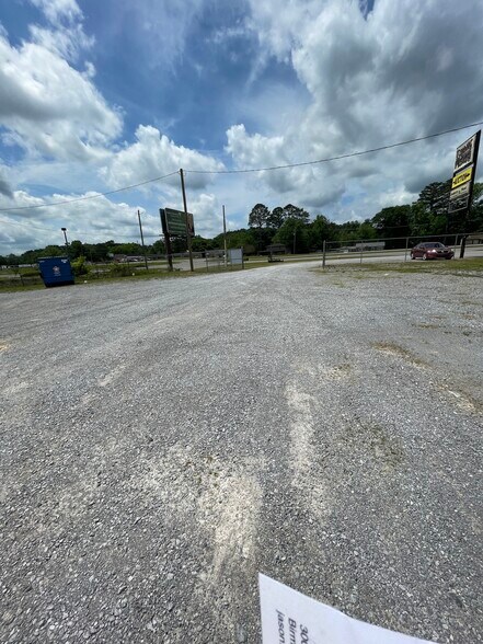 More Photos Of 702 Chastain Blvd W, Glencoe Warehouse For Lease