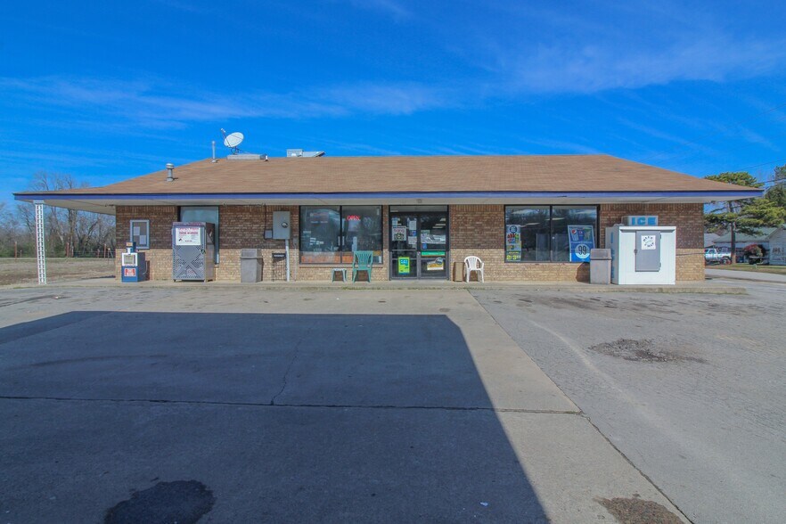More Photos Of 7 W Kibler Hwy, Van Buren Service Station For Sale