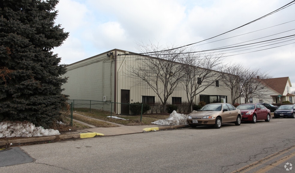 More Photos Of 900 N Lehigh St, Baltimore Light Distribution For Lease