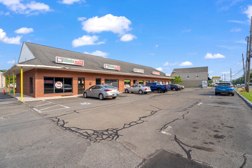 More Photos Of 846-850 S Colony Rd Rd, Wallingford Storefront For Sale