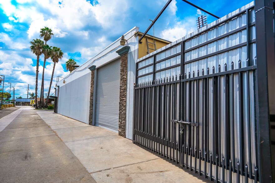 More Photos Of 2217 W 2nd St, Santa Ana Service For Lease