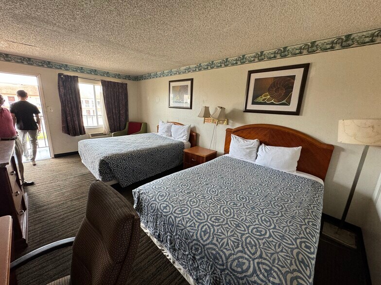More Photos Of 4700 W Irlo Bronson Memorial Hwy, Kissimmee Hotel For Sale
