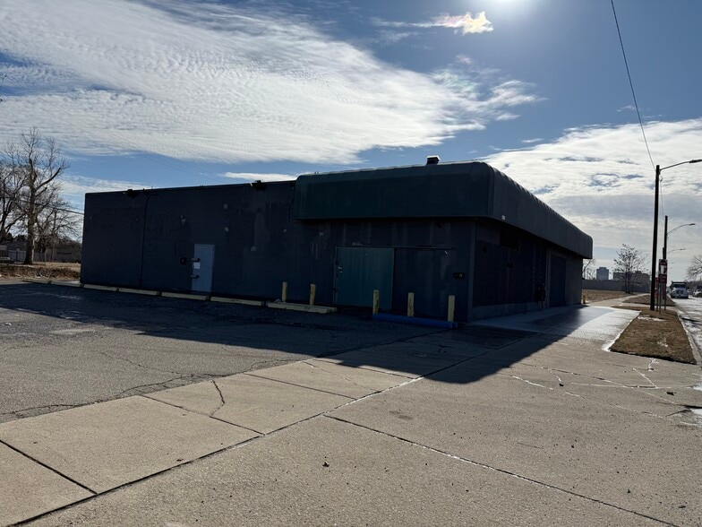 Primary Photo Of 3317 S Fort St, Detroit Convenience Store For Sale