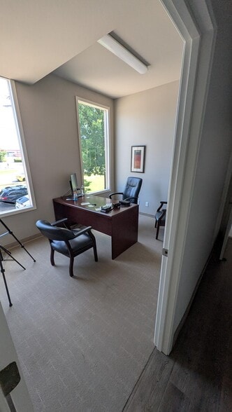More Photos Of 2121 Watt St, Little Rock Office For Sale