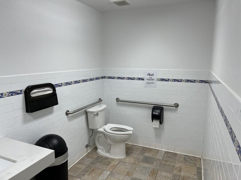 More Photos Of 281 Fernbridge Dr, Fortuna Restaurant For Sale