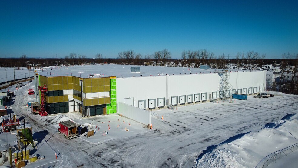 More Photos Of 260 Rue Jacques, Laval Warehouse For Sale