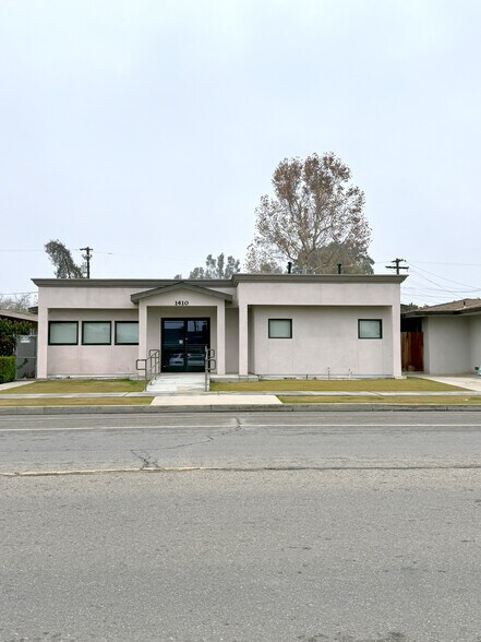 Primary Photo Of 1410 7th St, Wasco Medical For Lease
