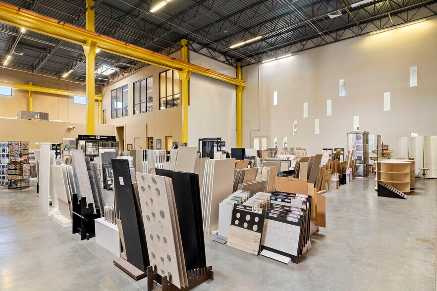 More Photos Of 2114 W Parkside Ln, Phoenix Warehouse For Sale