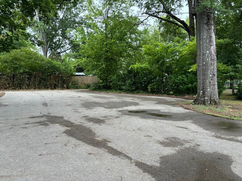 More Photos Of 404 N Gloster St, Tupelo Office For Lease