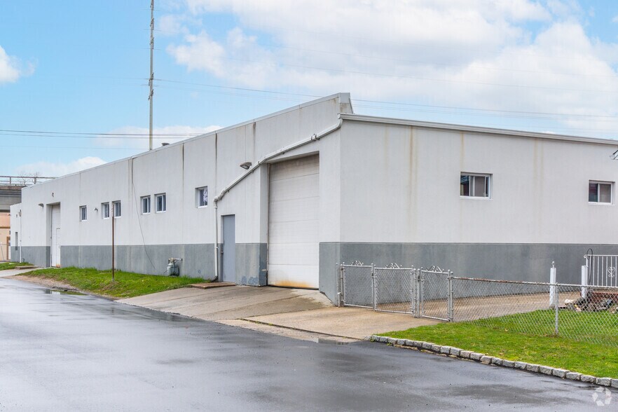 More Photos Of 181 E Hoffman Ave, Lindenhurst Warehouse For Sale
