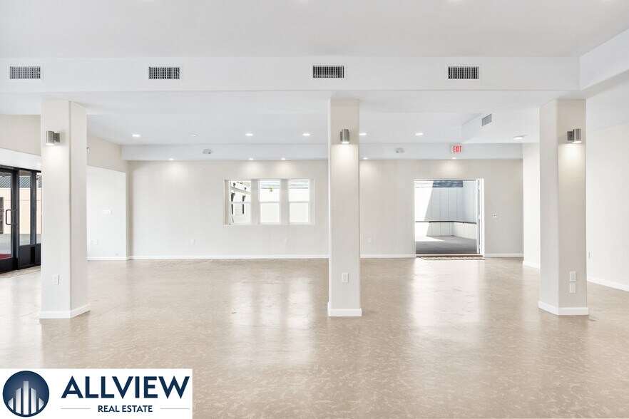 More Photos Of 130 E 17th St, Costa Mesa General Retail For Sale