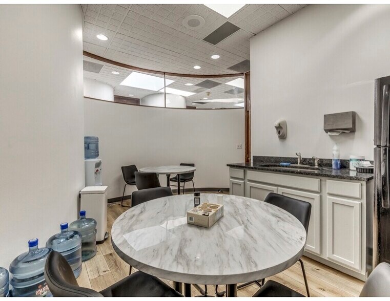 More Photos Of 13509 N Meridian Ave, Oklahoma City Medical For Lease