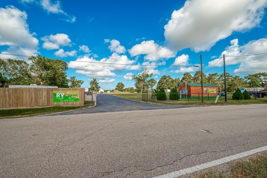 More Photos Of 16181 Lindstrom Rd, Crosby Trailer Camper Park For Sale
