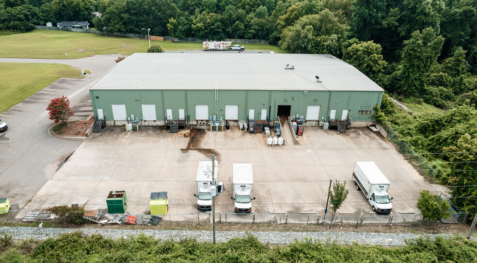 More Photos Of 200-225 Commercial Ct, Sanford Industrial For Sale