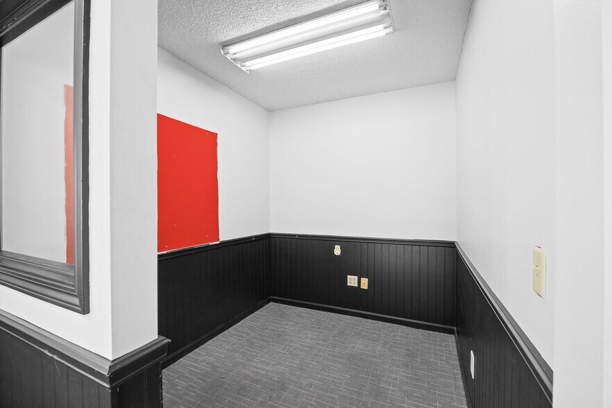 More Photos Of 1710 S Belt Hwy, Saint Joseph Auto Dealership For Sale