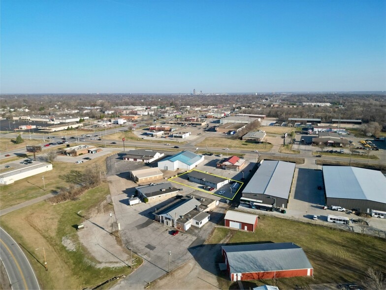 More Photos Of 1525 E Army Post Rd, Des Moines Auto Repair For Lease