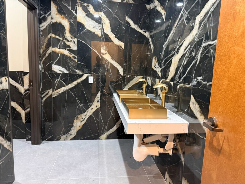 More Photos Of 1840 N Plano Rd, Richardson Freestanding For Lease