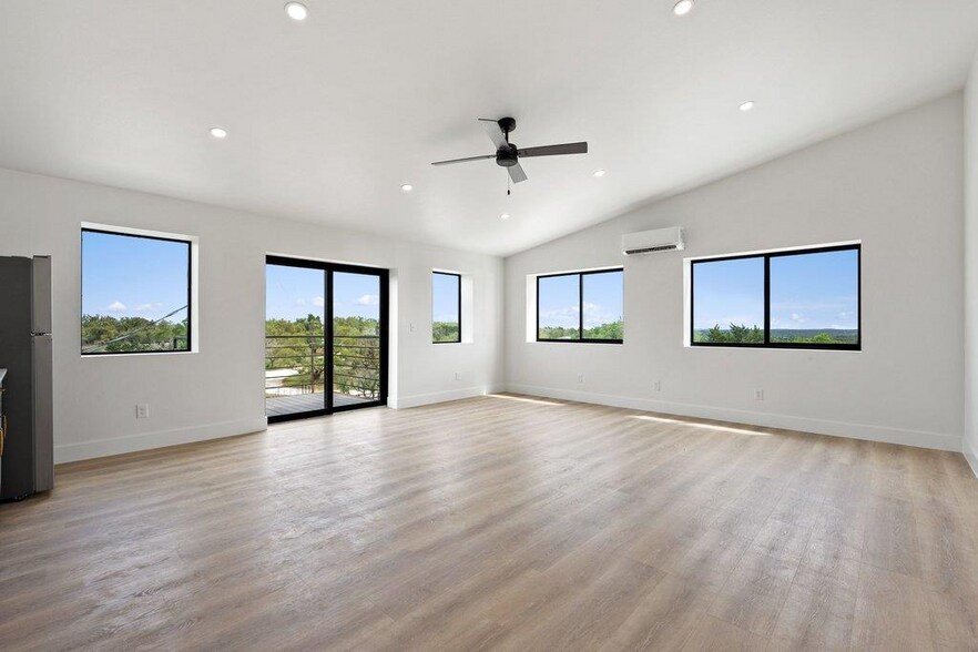 More Photos Of 451 Farrell Rd, Dripping Springs Light Distribution For Sale