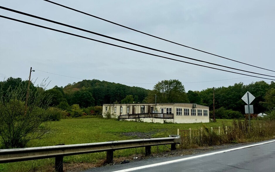 More Photos Of 264 Coal River Rd, Glen Daniel Medical For Sale