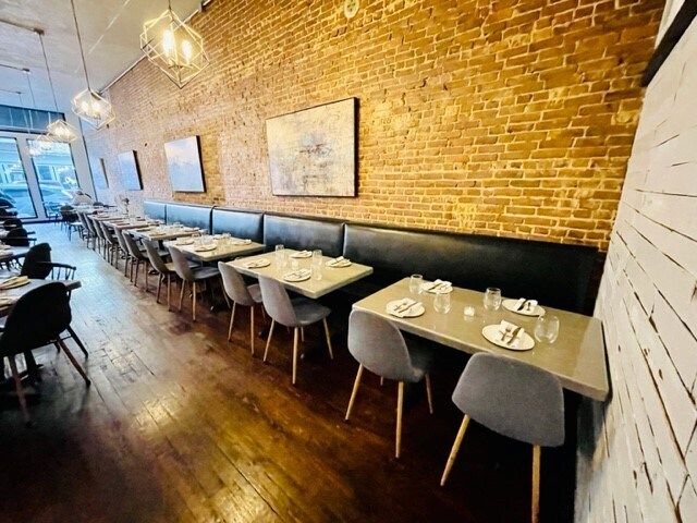 More Photos Of 303 S Main St, Jonesboro Storefront Retail Office For Lease