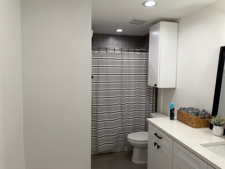 More Photos Of 8301 Shoal Creek Blvd, Austin Medical For Sale
