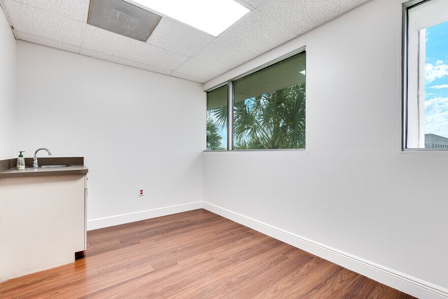 More Photos Of 7421 N University Dr, Tamarac Medical For Sale