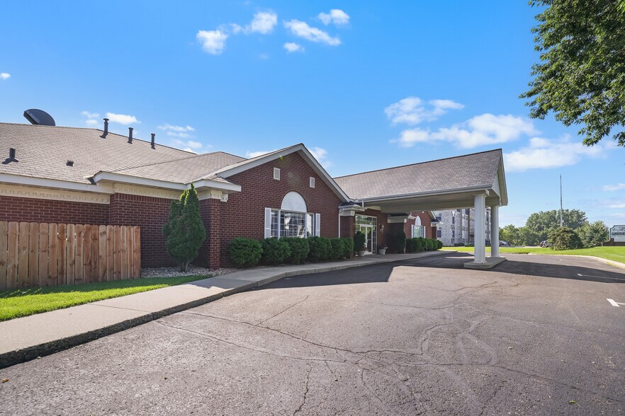 More Photos Of 16394 Glory Ln, Eden Prairie Funeral Home For Sale