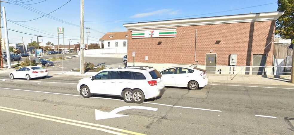 More Photos Of 66 S Franklin St, Hempstead Freestanding For Lease