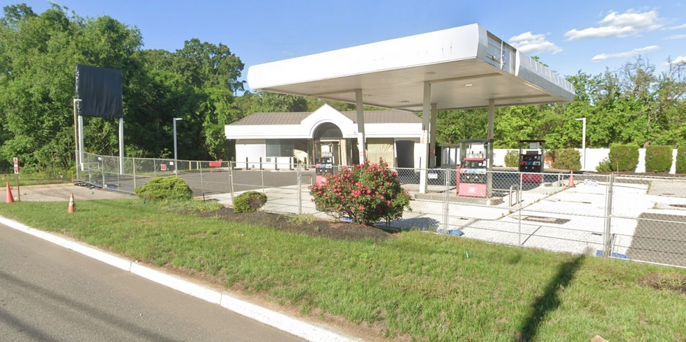 Primary Photo Of 1295 Hurffville Rd, Woodbury Service Station For Sale