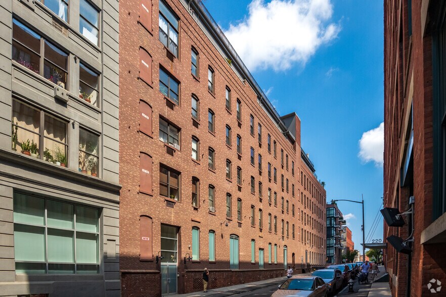 More Photos Of 52 Bridge St, Brooklyn Apartments For Lease