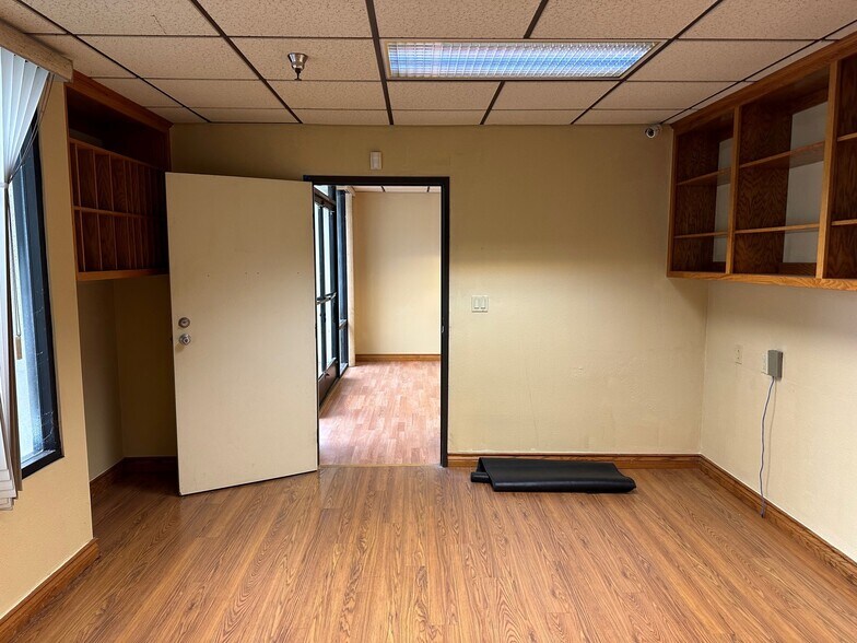 More Photos Of 11930 Goldring Rd, Arcadia Light Distribution For Sale