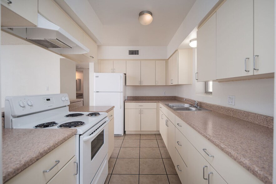 More Photos Of 2432 W Turney Ave, Phoenix Shelter For Sale