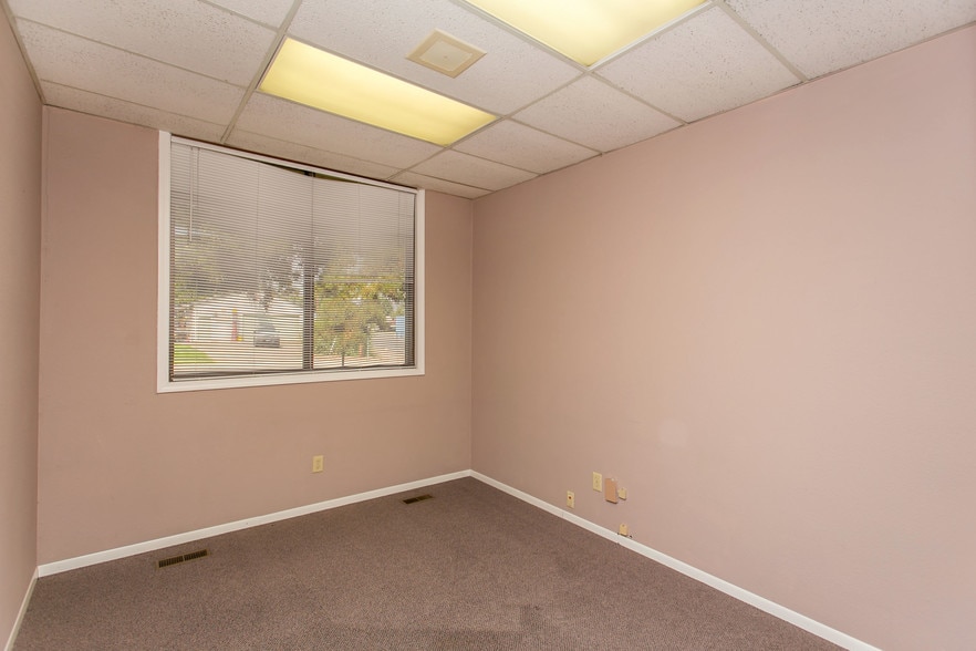 More Photos Of 100 N Fruitland St, Kennewick Office For Sale