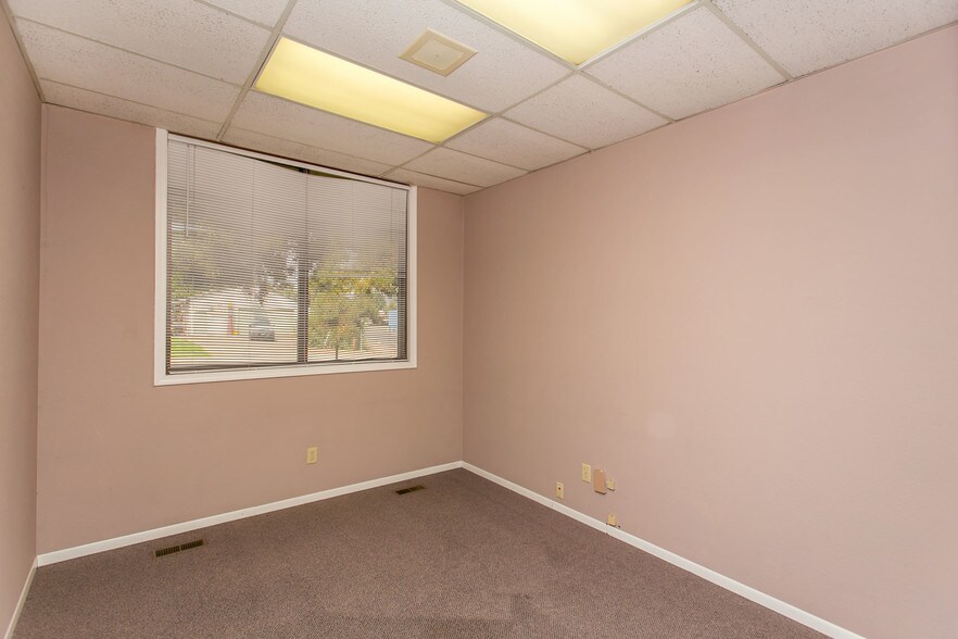 More Photos Of 100 N Fruitland St, Kennewick Office For Lease