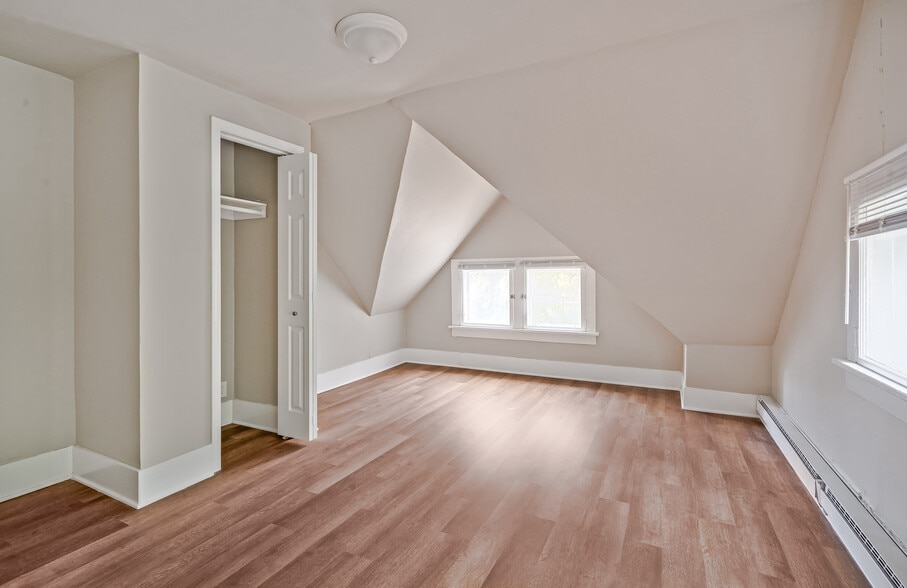 More Photos Of 924 W 5th St, Appleton Apartments For Sale