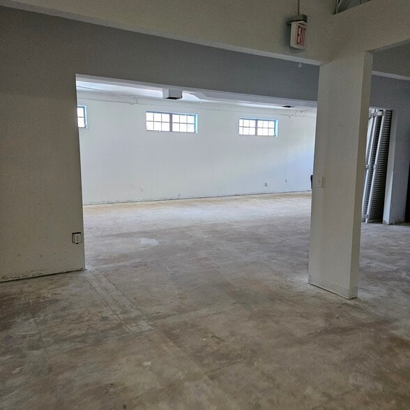 More Photos Of 202 N Federal Hwy, Lake Worth Restaurant For Sale