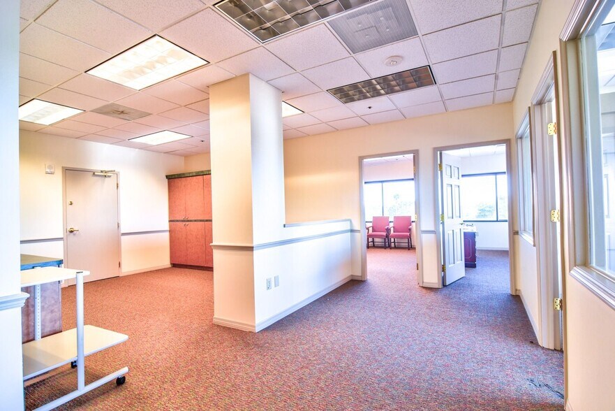 More Photos Of 1150 Cleveland St, Clearwater Office For Lease