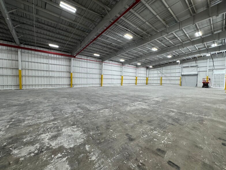 More Photos Of 10700 NW 36th Ave, Miami Warehouse For Lease