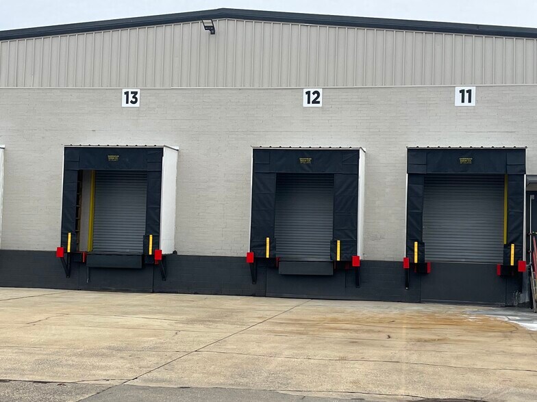 More Photos Of 765 S Erwin St, Cartersville Warehouse For Lease