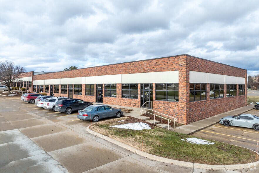 Primary Photo Of 10607-10647 Justin Dr, Urbandale Flex For Lease